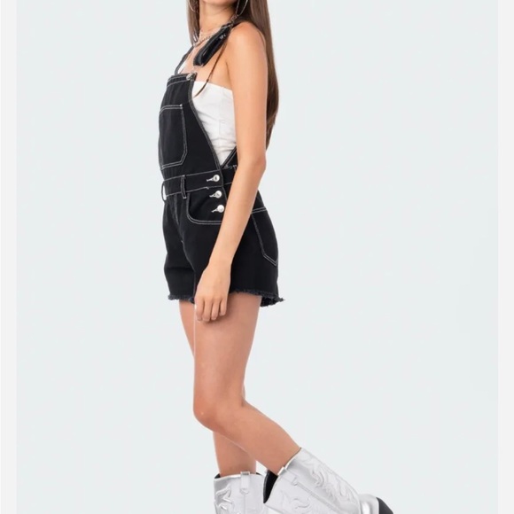 Never worn, Edikted, Denim romper
Perfect for a game day! - Picture 4 of 4